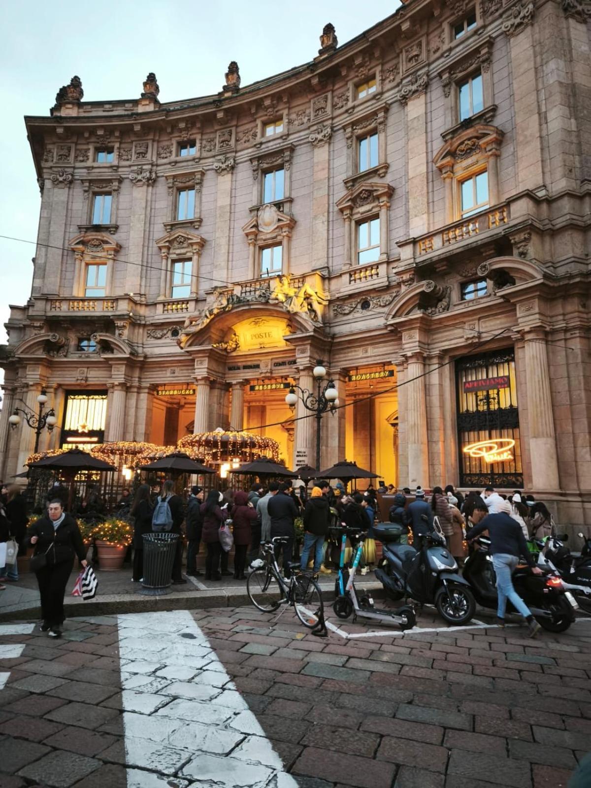Peony House - 10 Min Duomo Apartment Milan Exterior photo