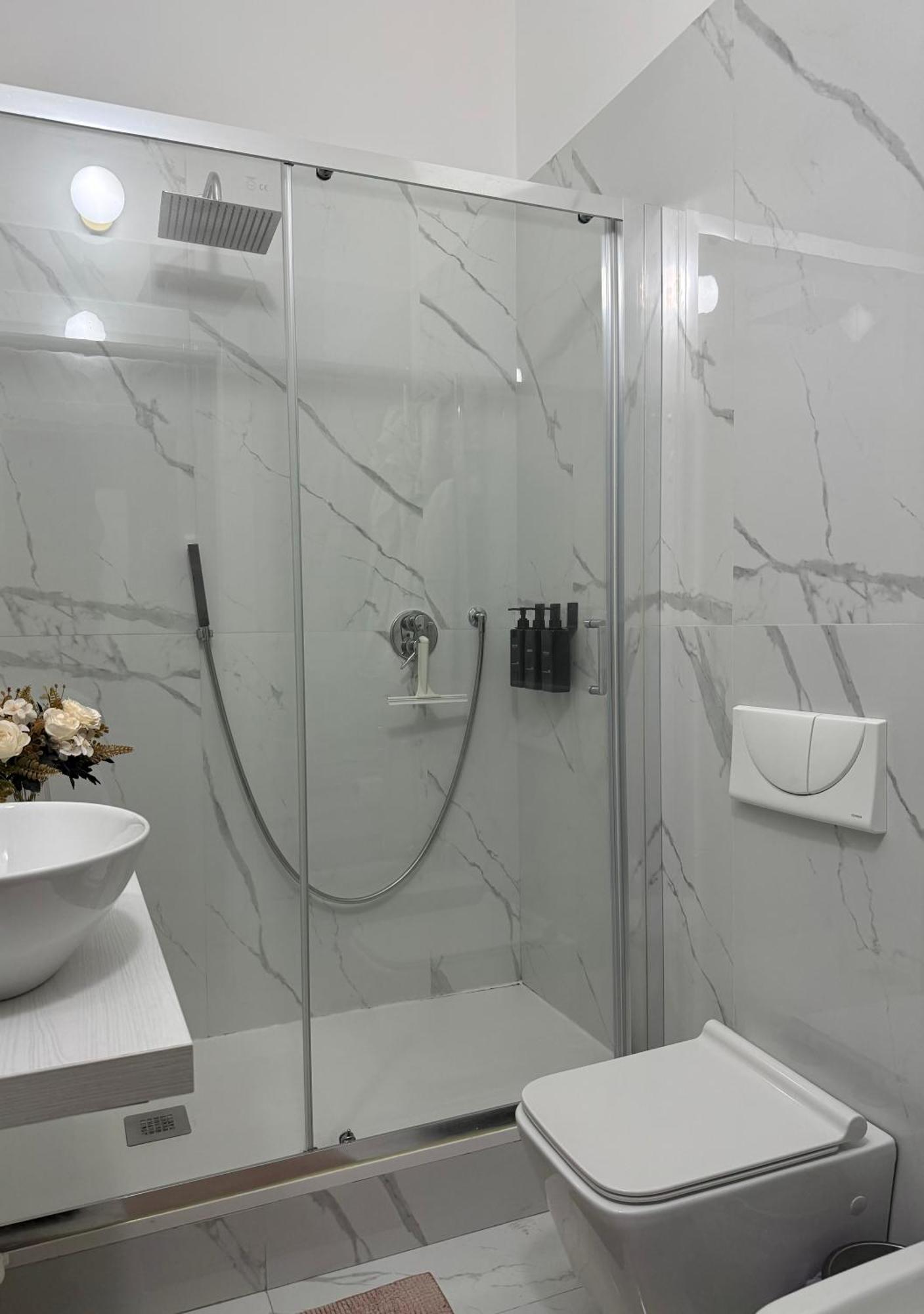 Peony House - 10 Min Duomo Apartment Milan Exterior photo